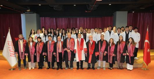 Beyaz Önlük Töreniyle Geleceğin Eczacıları Mesleğe Adım Attı