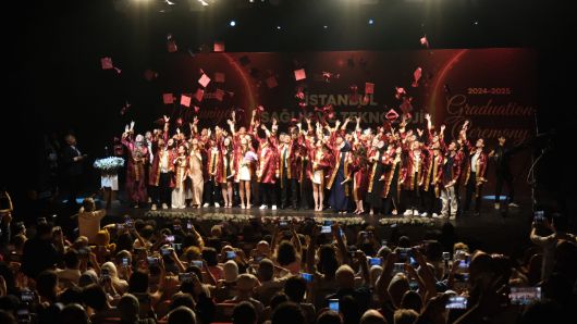 İstanbul Sağlık ve Teknoloji Üniversitesi 2024–2025 Mezuniyet Coşkusu